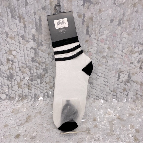 Steve Madden “L-Striped” - Picture 2 of 3